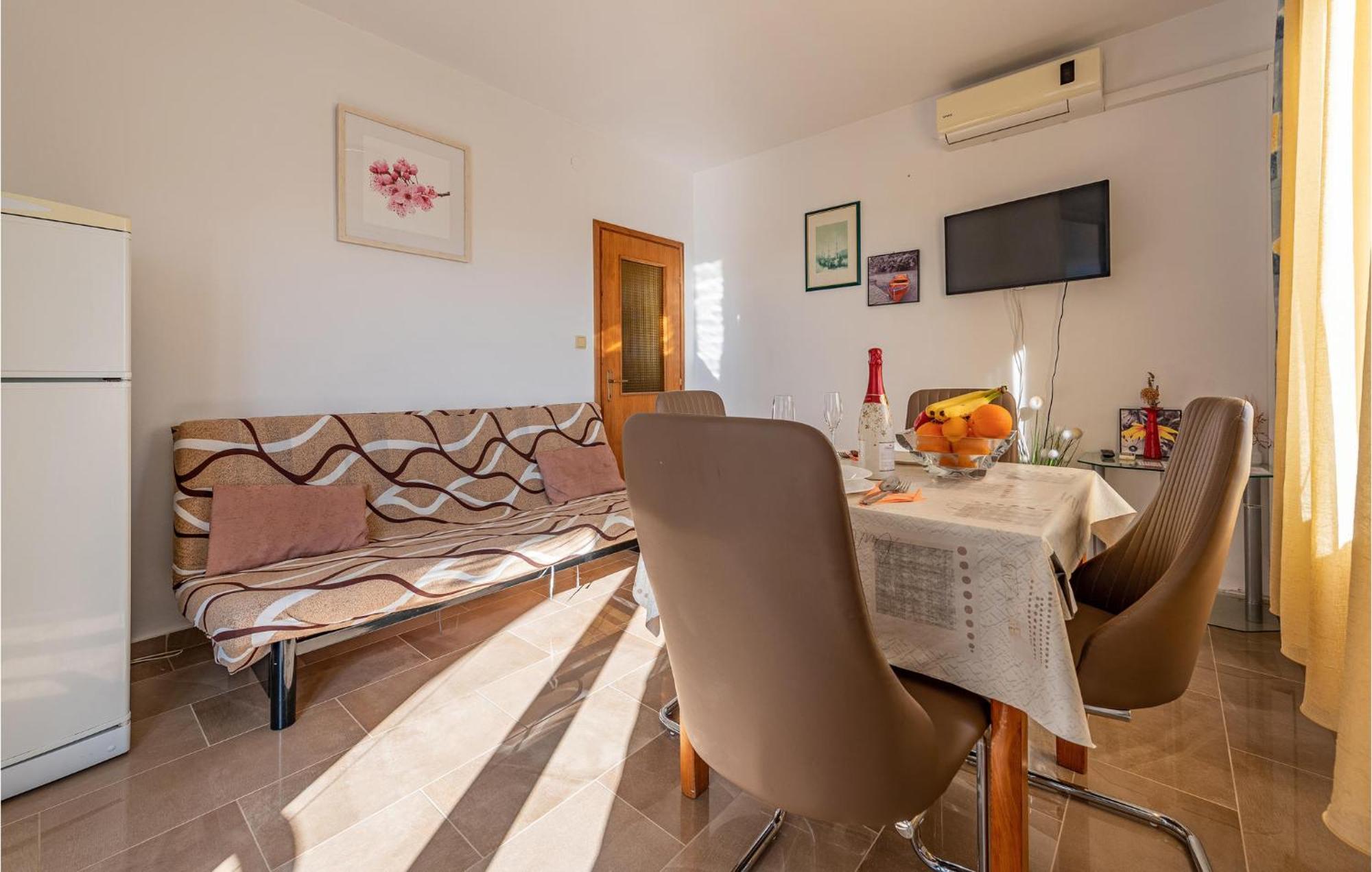 Amazing Apartment In Пакоштане Экстерьер фото