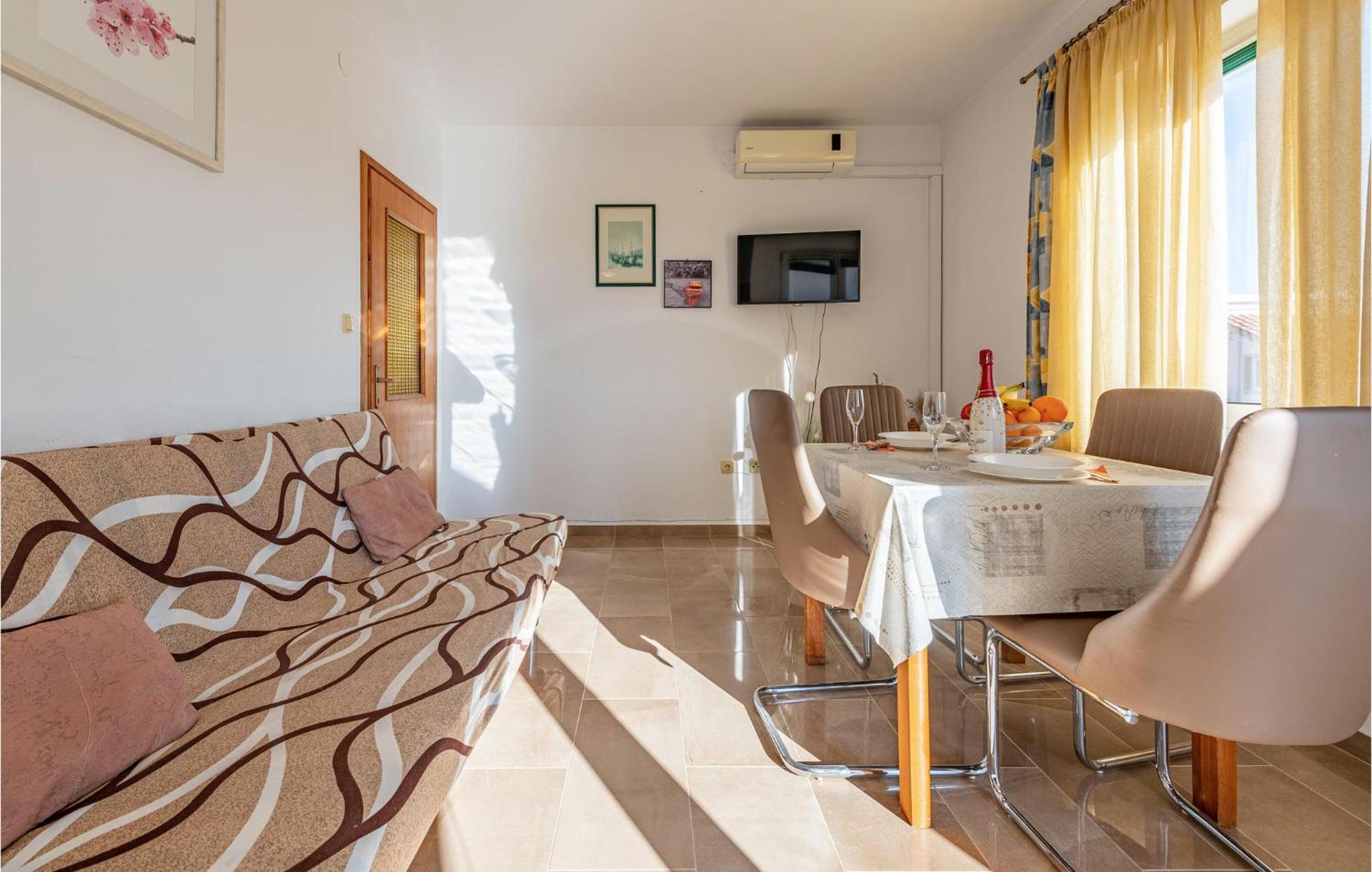Amazing Apartment In Пакоштане Экстерьер фото